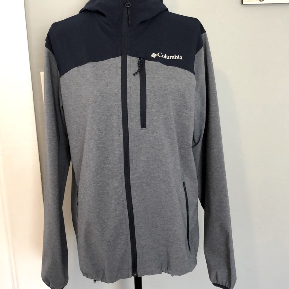 ‼️Men’s Columbia water-resistant zip up☔️